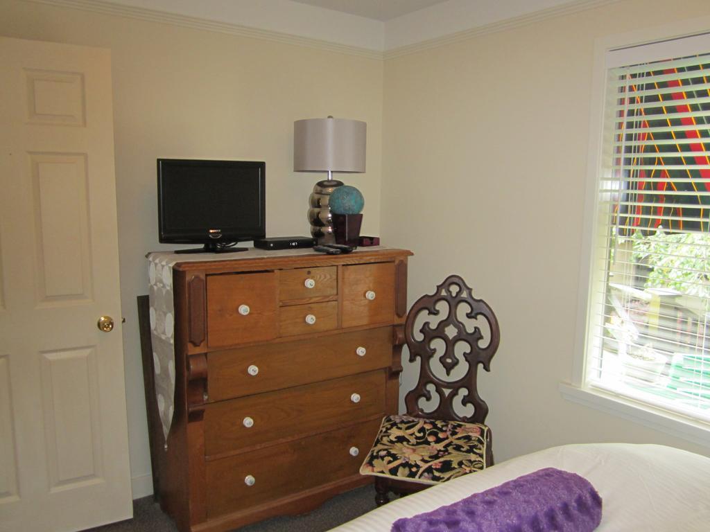 Heathergate Cottage And Suites Victoria Room photo