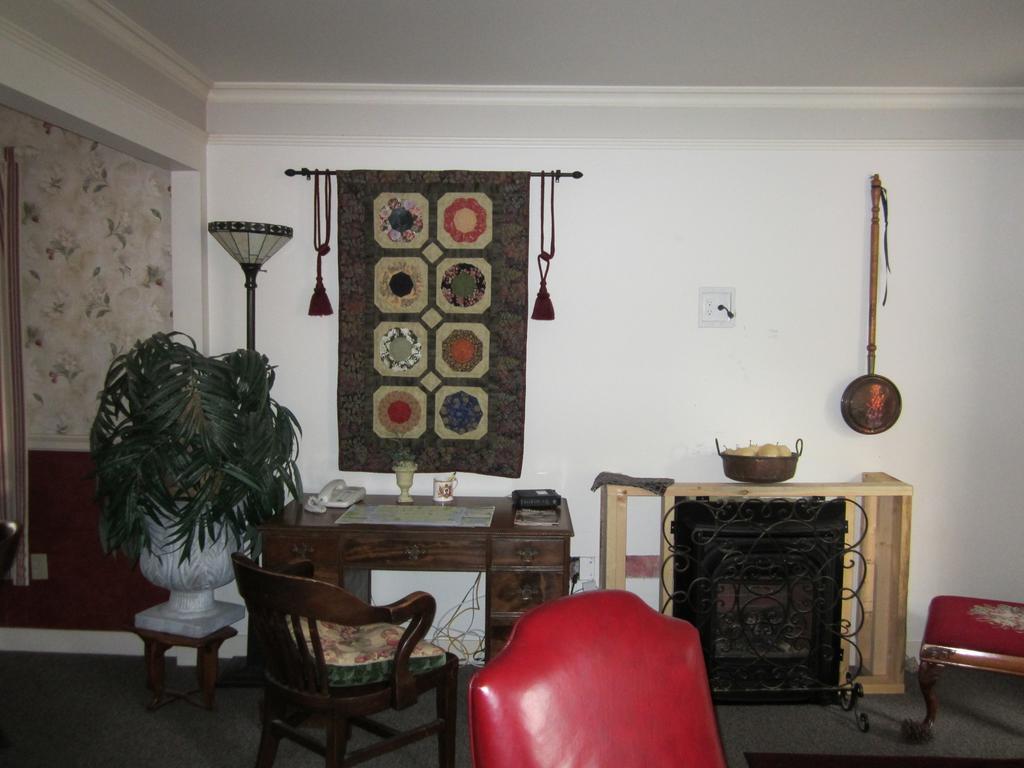 Heathergate Cottage And Suites Victoria Room photo