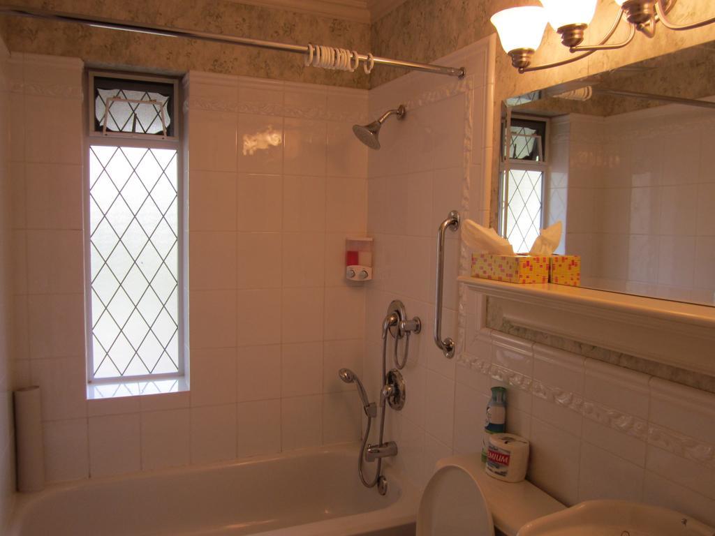 Heathergate Cottage And Suites Victoria Room photo